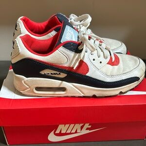 Nike air max size 7. I have not tried to clean them up so listing for low.